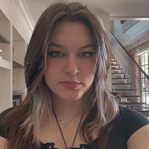 Meet your Posher, Chloe